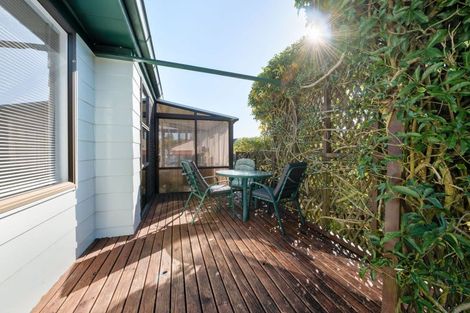 Photo of property in 17 Hibiscus Avenue, Hamilton Lake, Hamilton, 3204