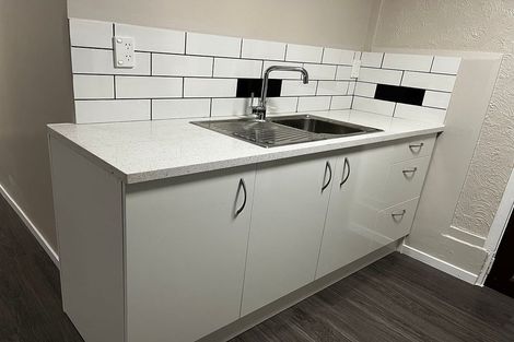 Photo of property in 280 Great North Road, Henderson, Auckland, 0612