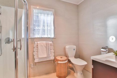 Photo of property in 16 Limmer Place, Browns Bay, Auckland, 0632