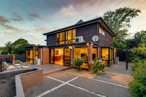 Photo of property in 143 Straven Road, Fendalton, Christchurch, 8014