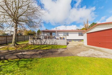 Photo of property in 18 Garton Drive, Massey, Auckland, 0614