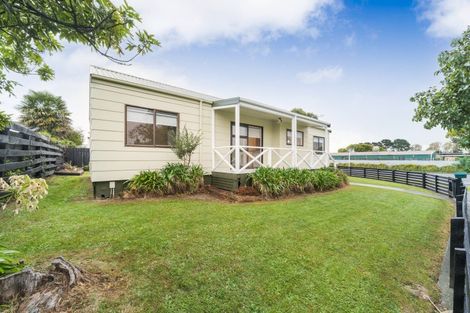 Photo of property in 2 Peter Hall Drive, Kelvin Grove, Palmerston North, 4414