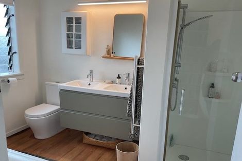 Photo of property in 18 Norman Road, Titirangi, Auckland, 0604