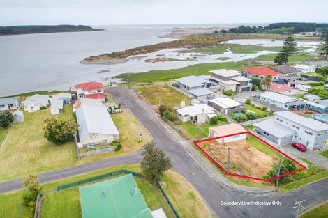Photo of property in 1 Hall Place, Foxton Beach, 4815