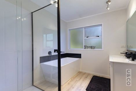 Photo of property in 2246 State Highway 16, Helensville, 0875