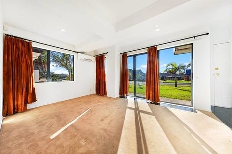 Photo of property in 1 Waylen Place, Burswood, Auckland, 2013