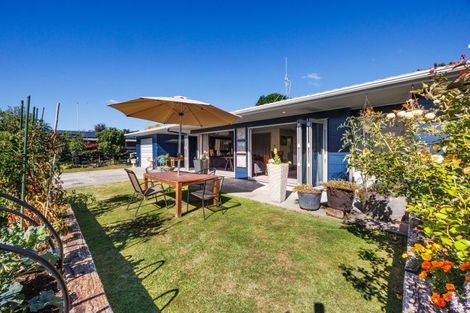 Photo of property in 16 Mudgway Place, Awapuni, Palmerston North, 4412
