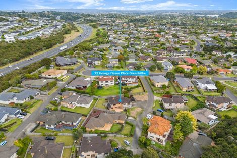 Photo of property in 92 George Deane Place, Greenhithe, Auckland, 0632