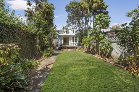 Photo of property in 23 Moir Street, Mount Victoria, Wellington, 6011