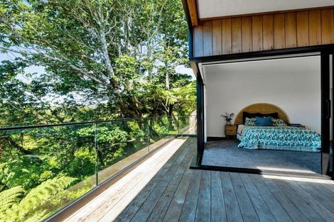 Photo of property in 2 Wairau Road, Oakura, 4374