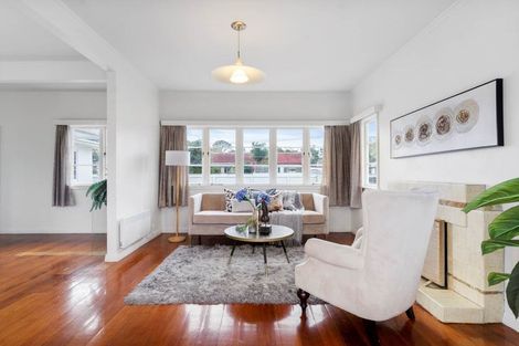 Photo of property in 61 Lyons Avenue, Murrays Bay, Auckland, 0630