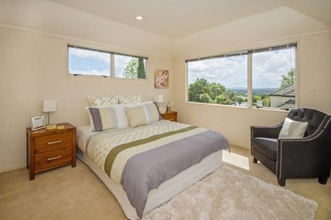 Photo of property in 3 Birchlea Rise, Goodwood Heights, Auckland, 2105
