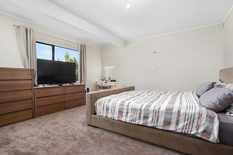 Photo of property in 1/26 Petrel Place, Massey, Auckland, 0614