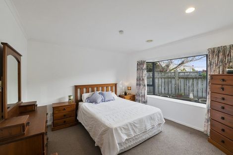 Photo of property in 18 Robert Grove, Paraparaumu, 5032