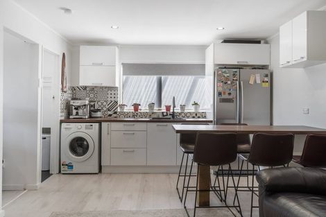 Photo of property in 14 Rena Place, West Harbour, Auckland, 0618