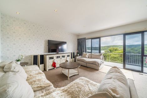 Photo of property in 8a Kiriwai Road, Paremata, Porirua, 5024