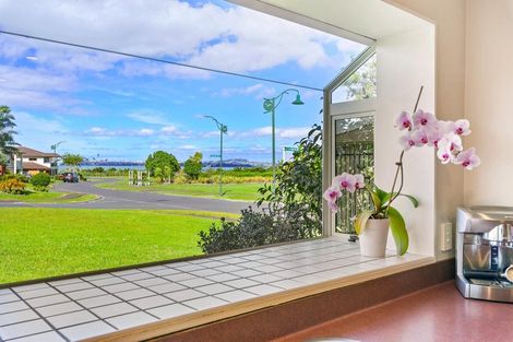 Photo of property in 27 Riverstone Road, Te Atatu Peninsula, Auckland, 0610