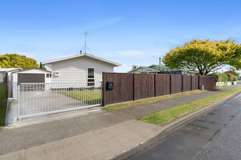 Photo of property in 4 Nikau Street, Levin, 5510
