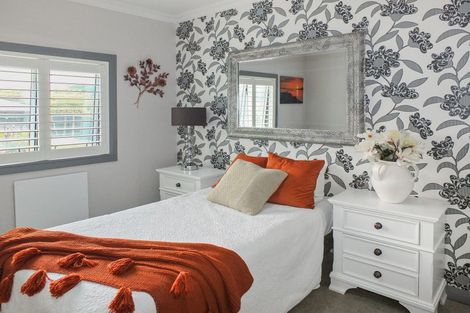 Photo of property in 35 Nash Parade, Foxton Beach, Foxton, 4815