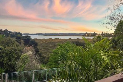 Photo of property in 35 Pipitea Place, Massey, Auckland, 0614