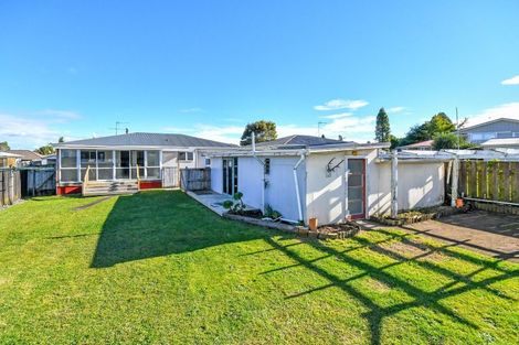 Photo of property in 7 Paterson Avenue, Pukekohe, 2120