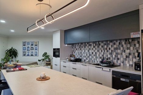 Photo of property in 11 Royal Heights, Glen Avon, New Plymouth, 4312