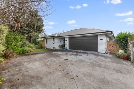 Photo of property in 5 Riverside Drive, Waiuku, 2123