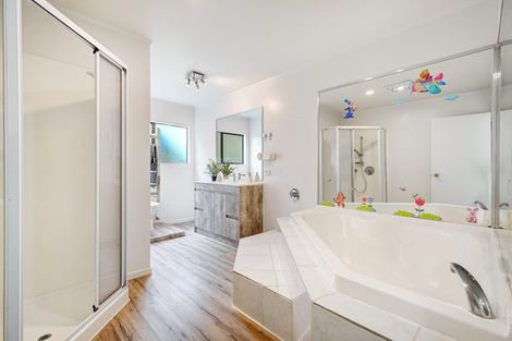 Photo of property in 8 Stitchbird Close, Murrays Bay, Auckland, 0630