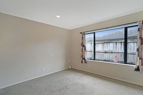 Photo of property in 33 Fergy Crescent, Wattle Downs, Auckland, 2103
