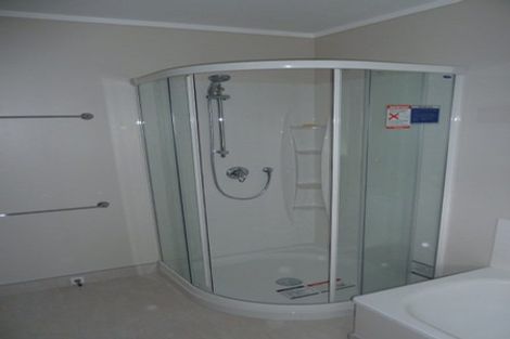 Photo of property in 68a Awaroa Road, Sunnyvale, Auckland, 0612