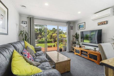 Photo of property in 1/40 Salford Street, Newlands, Wellington, 6037