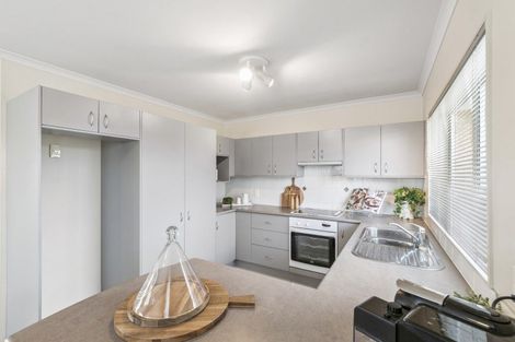 Photo of property in 14 Carisbrook Crescent, Papakura, 2110