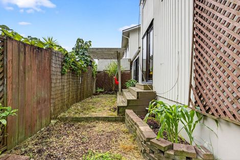 Photo of property in 2/39 Brunton Place, Glenfield, Auckland, 0629