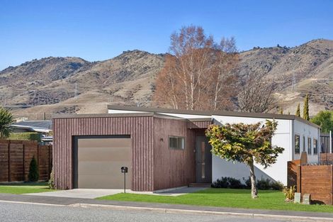 Photo of property in 28 Orient Street, Cromwell, 9310