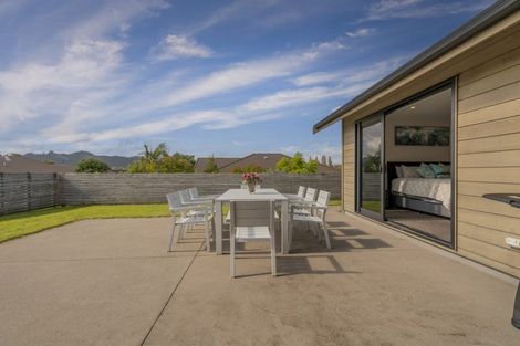 Photo of property in 10 Topping Place, Whitianga, 3510