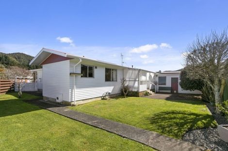 Photo of property in 7 Kew Grove, Wainuiomata, Lower Hutt, 5014