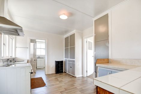 Photo of property in 18 Cornfoot Street, Castlecliff, Whanganui, 4501