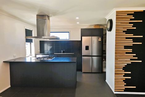 Photo of property in 12 Te Taniwha Road, One Tree Point, 0118