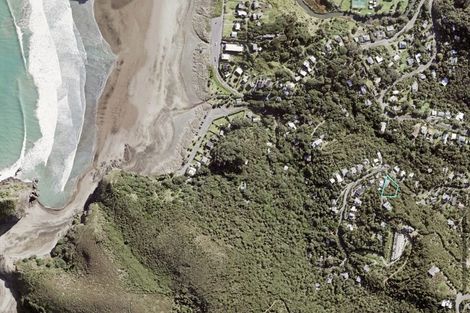 Photo of property in 42 Rayner Road, Piha, 0772