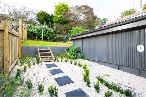 Photo of property in 16 Limmer Place, Browns Bay, Auckland, 0632