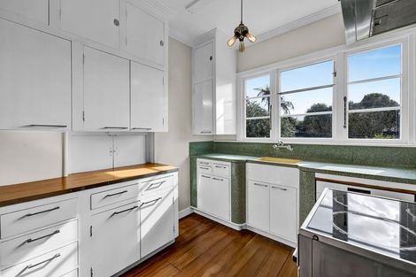 Photo of property in 230 South Road, Hawera, 4610