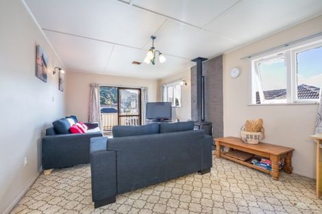 Photo of property in 15 Gardiner Grove, Wainuiomata, Lower Hutt, 5014