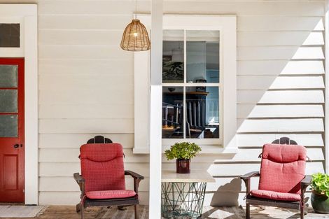 Photo of property in 95 Milton Road, Bluff Hill, Napier, 4110