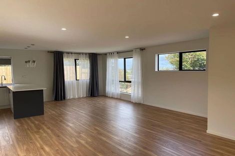 Photo of property in 98 Cardiff Road, Pakuranga, Auckland, 2010