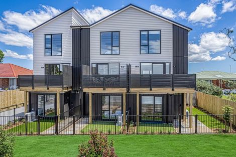 Photo of property in 2/504 Don Buck Road, Massey, Auckland, 0614