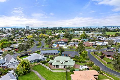 Photo of property in 6 Settlers Grove, Orewa, 0931