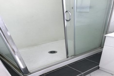 Photo of property in 1/44 Roberts Road, Glenfield, Auckland, 0629
