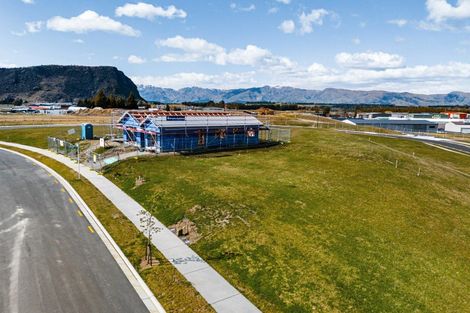 Photo of property in 42 Doug Ledgerwood Drive, Wanaka, 9305
