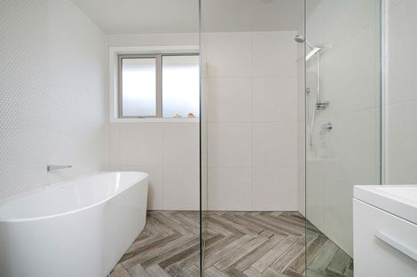 Photo of property in 15 Lady Jocelyn Place, Whitianga, 3510