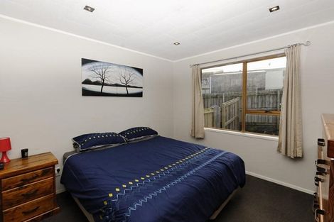 Photo of property in 19 Crompton Road, Massey, Auckland, 0614